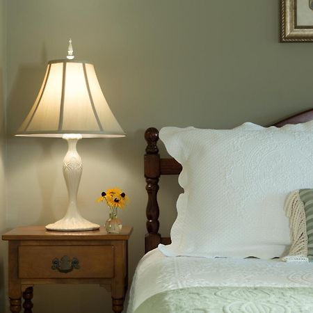 Inn At Pleasant Lake New London Chambre photo