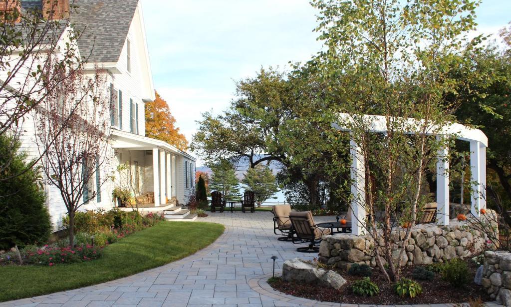 Inn At Pleasant Lake New London Extérieur photo