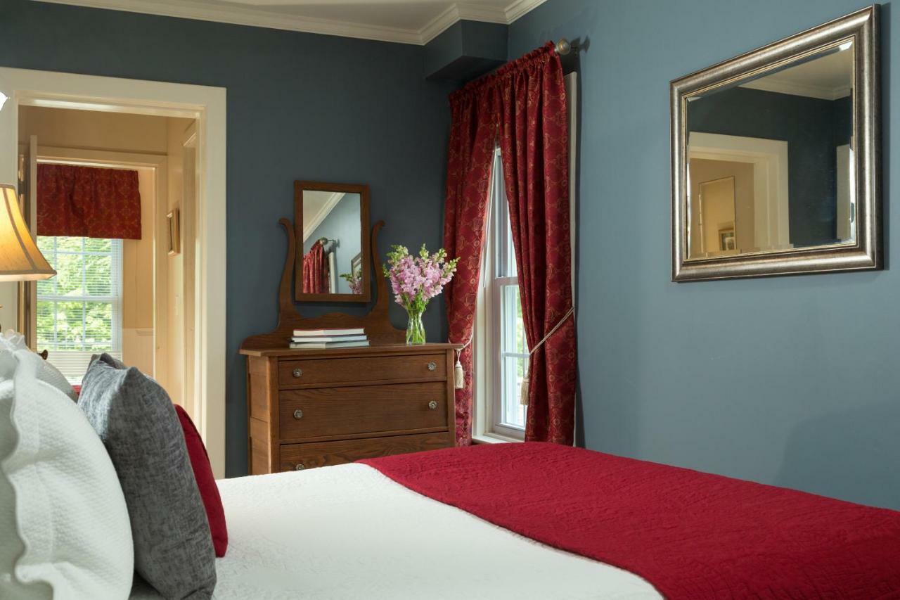 Inn At Pleasant Lake New London Extérieur photo