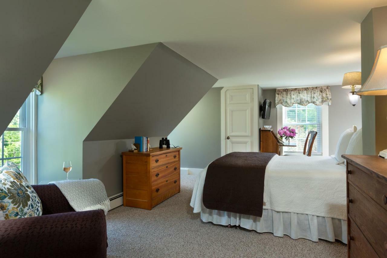 Inn At Pleasant Lake New London Extérieur photo