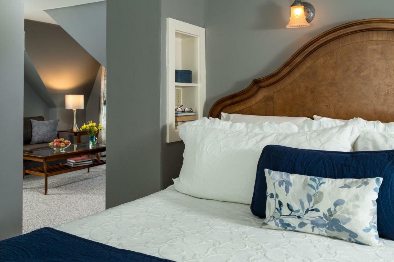 Inn At Pleasant Lake New London Extérieur photo