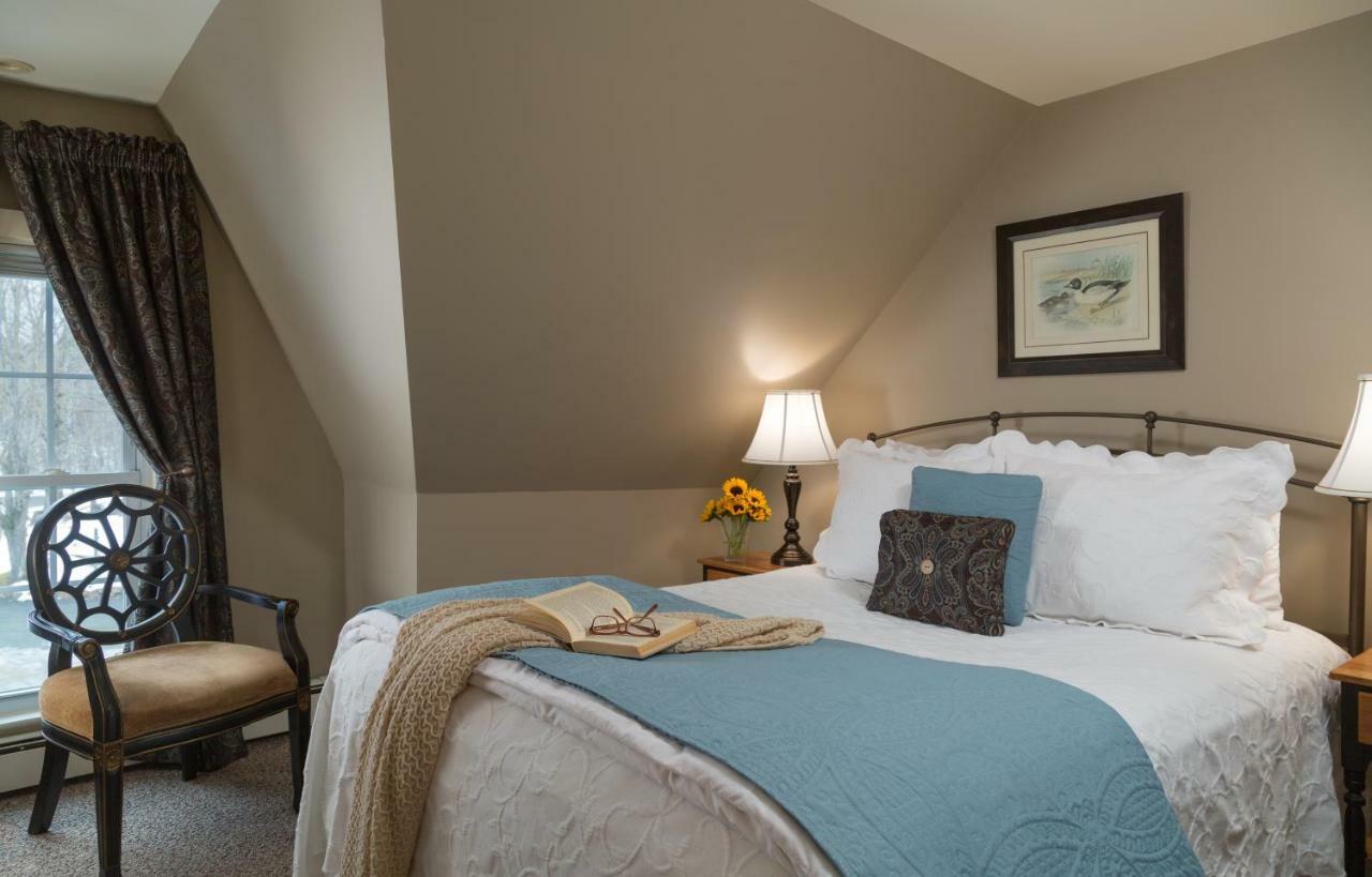 Inn At Pleasant Lake New London Extérieur photo