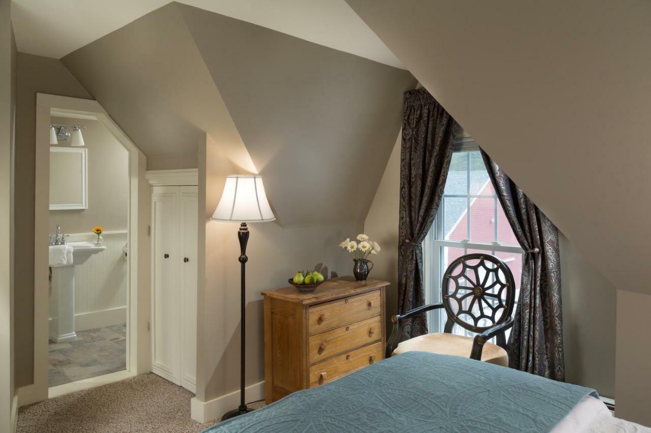 Inn At Pleasant Lake New London Extérieur photo